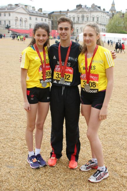 Lucy wins a medal with Harriers team mates
